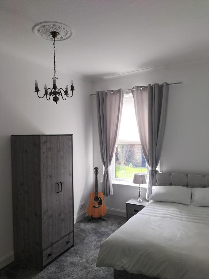 Maze Beach Getaway Apartment Ayr Ngoại thất bức ảnh