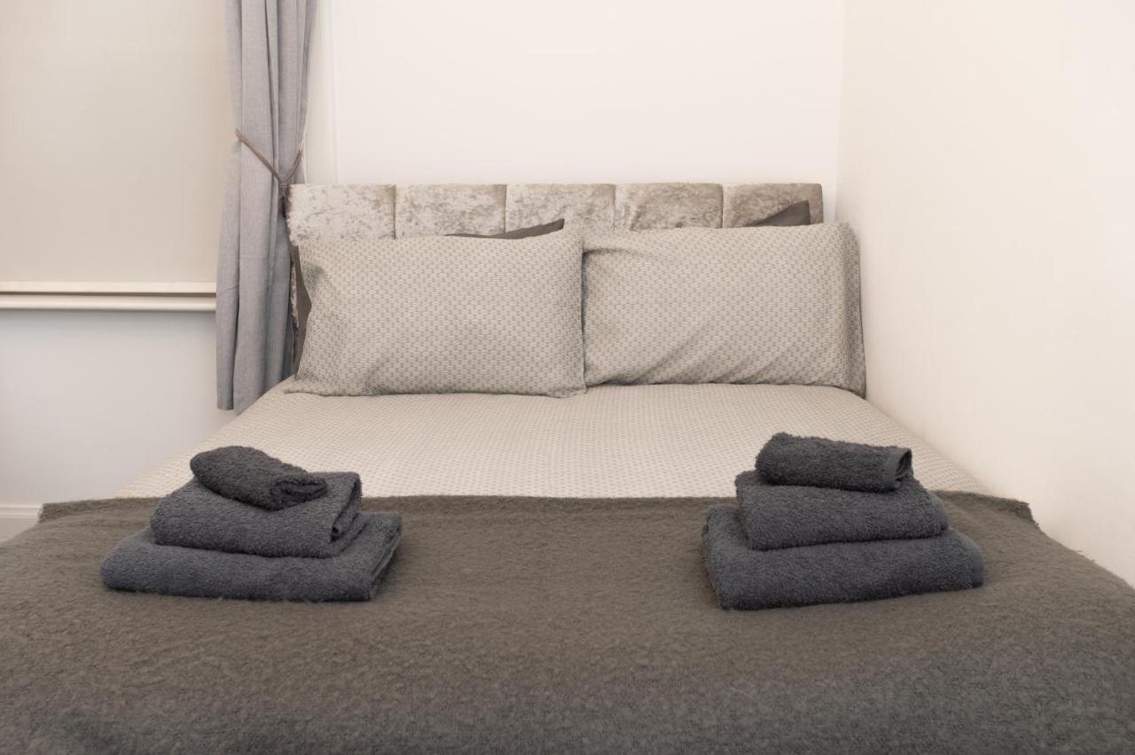 Maze Beach Getaway Apartment Ayr Ngoại thất bức ảnh