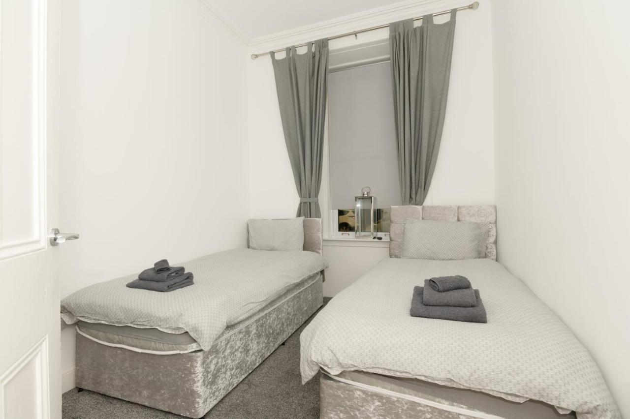 Maze Beach Getaway Apartment Ayr Ngoại thất bức ảnh